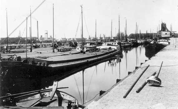 Industriekade vóór demping van het oostelijke deel van de Belcrumhaven in 1976 | Foto: collectie Stadsarchief Breda
